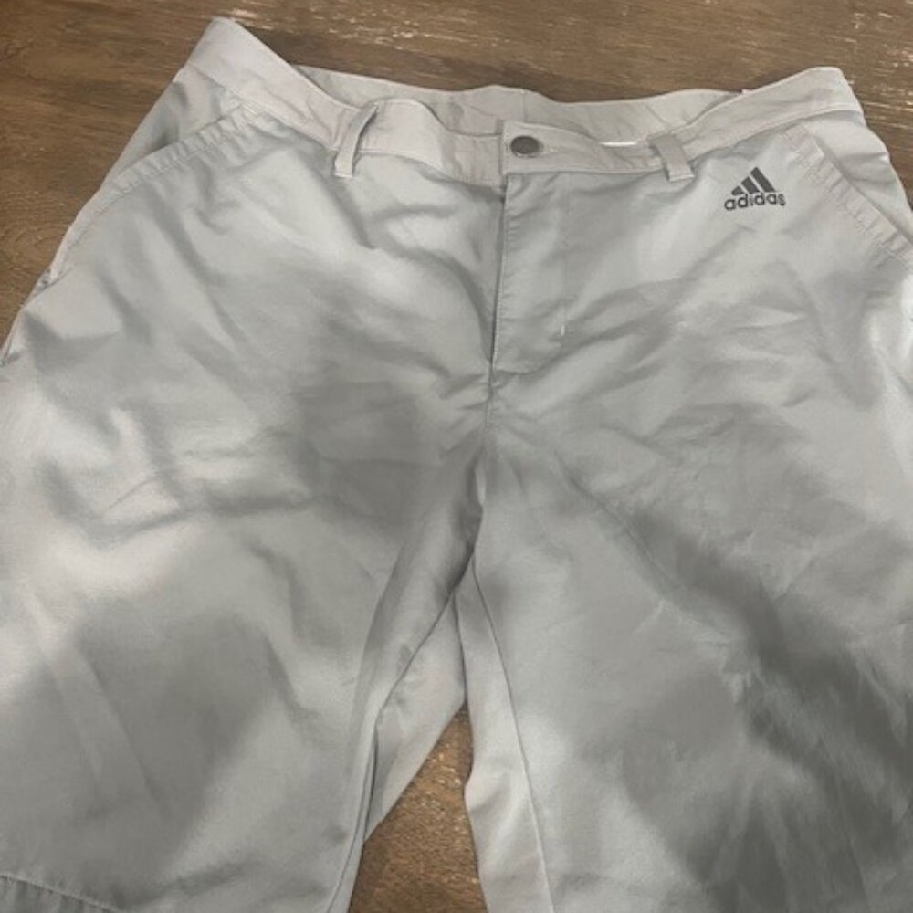 Men's Adidas golf shorts Size 32
